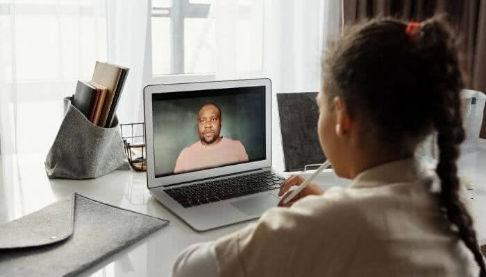 Benefícios de estudar a Língua Inglesa - Presencial ou à Distancia — PDA